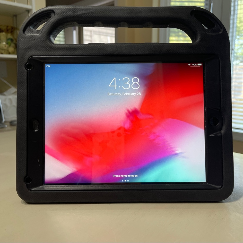 iPad Air 1st gen 32GB Model A1474 with Black Protective Case